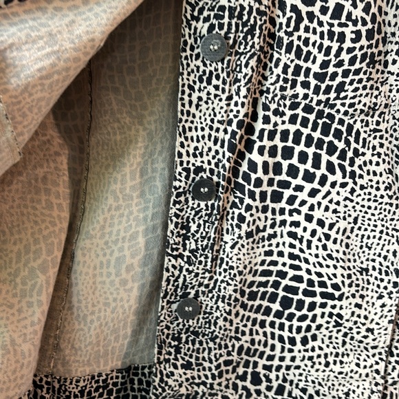 Chico’s vintage animal print utility jacket in size 2. EUC - Picture 4 of 8